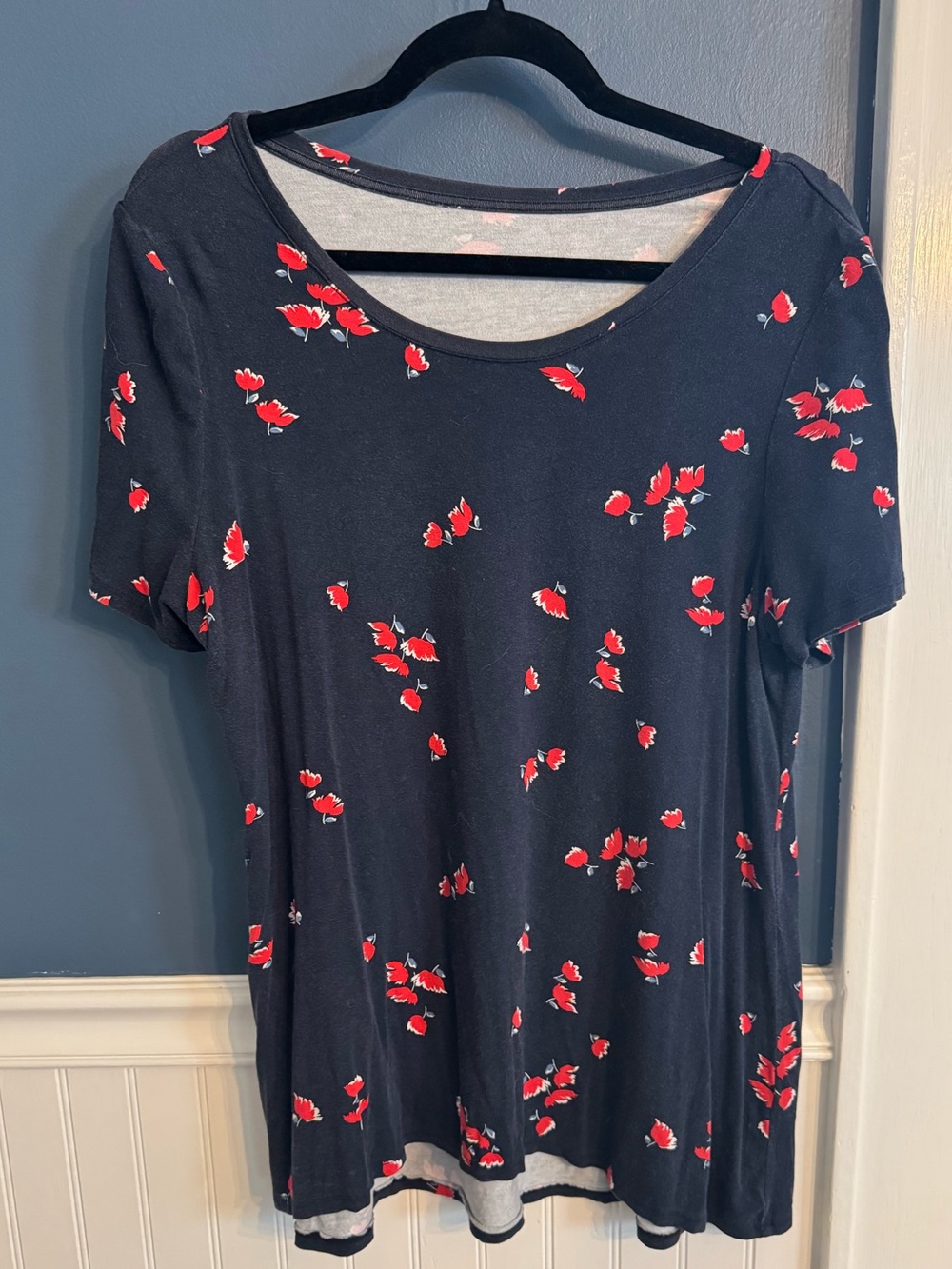 Amazon Essentials Relaxed Swing Tee | Blue Floral Print | Medium